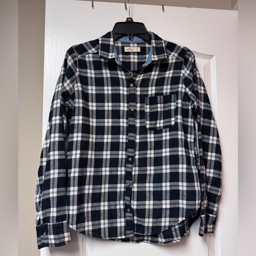 Hollister Black and White Plaid Flannel Shirt